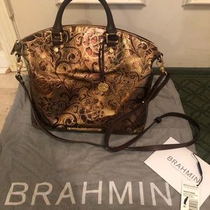 Beautiful Brahmin purse with strap & handles with inside 3 zipper pockets